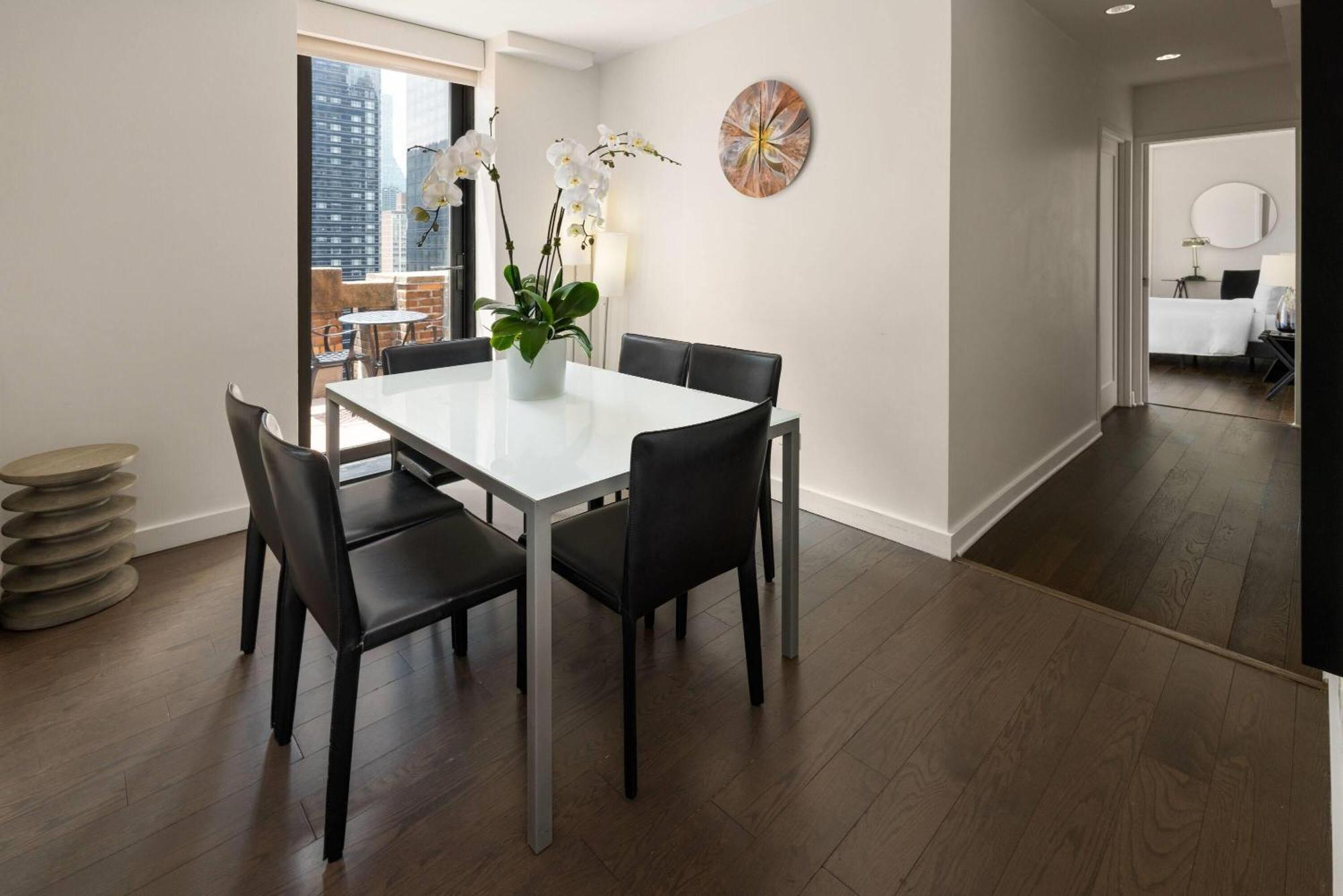 1 King Bed 3 Queen Beds 4 Bedroom Penthouse Apartment Non-Smoking,1699190154:JPEG